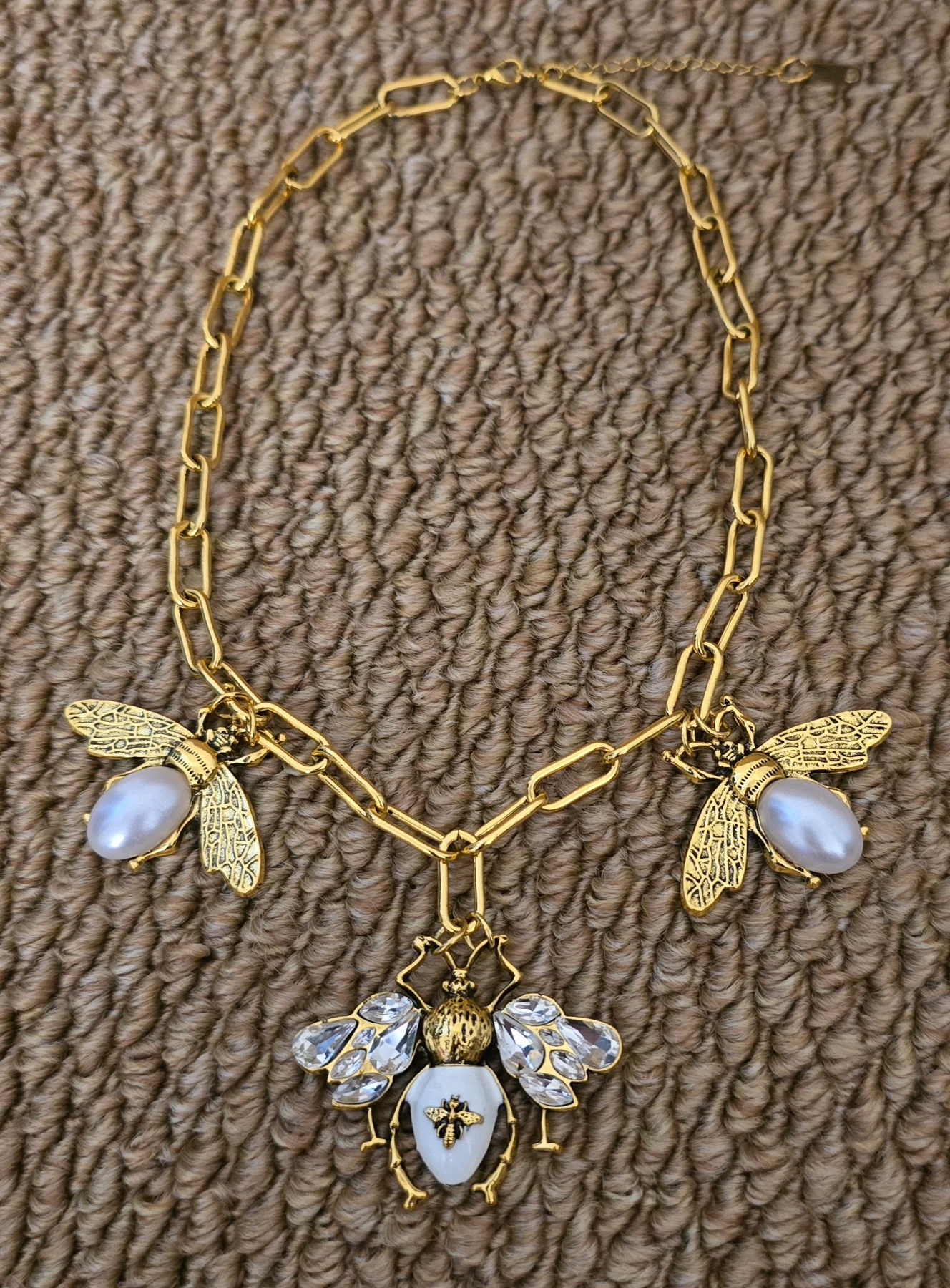 Beautiful Bee Design Gold Tone Necklace with Diamonte & Enamel Detail.