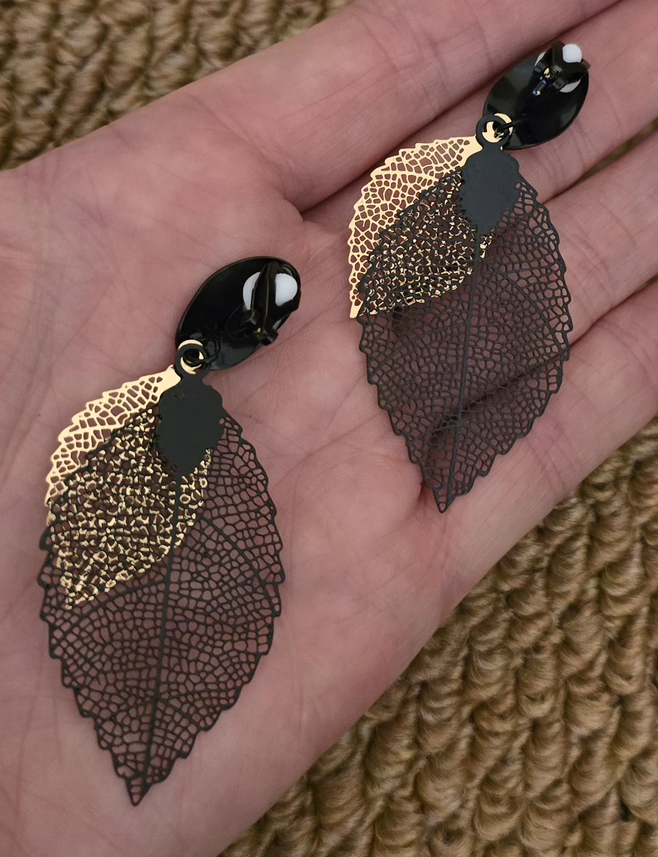 Clip On Black & Gold Tone Leaf Design Earrings.