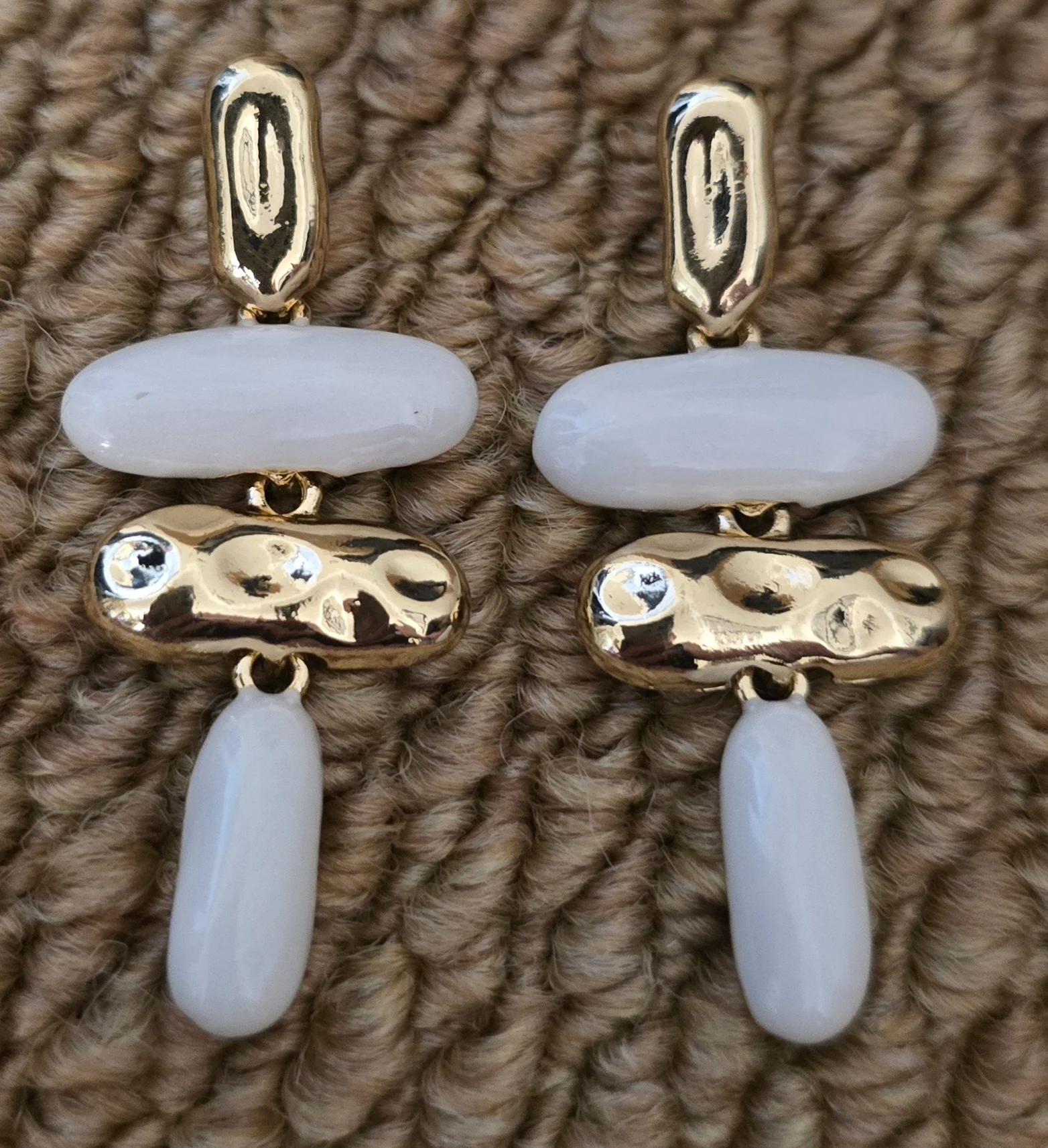 Stunning White & Gold Tone Earrings.