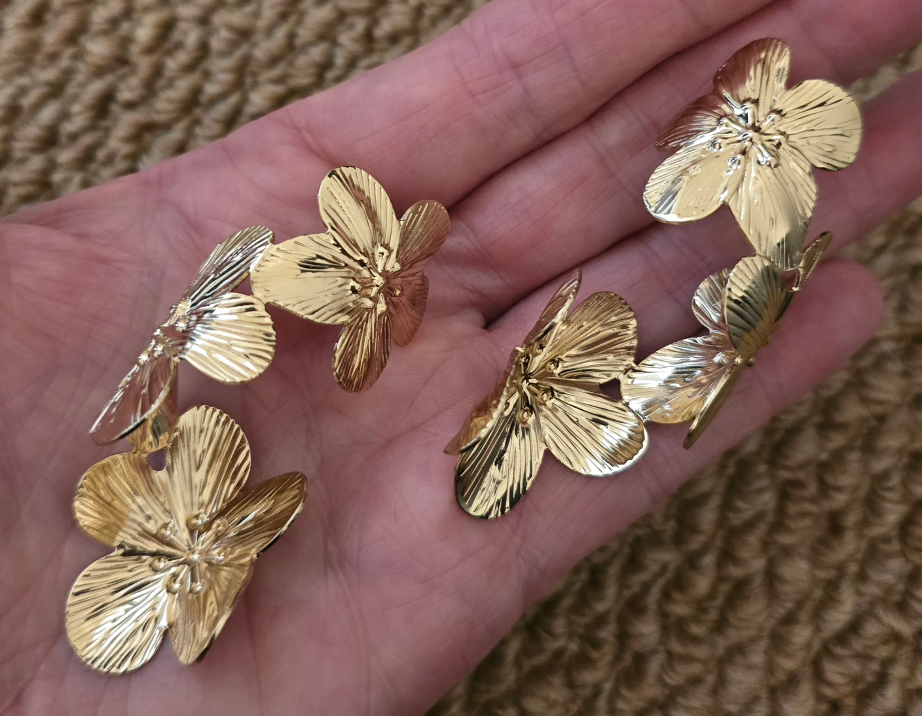 Twisted Gold Tone Floral Design Earrings.