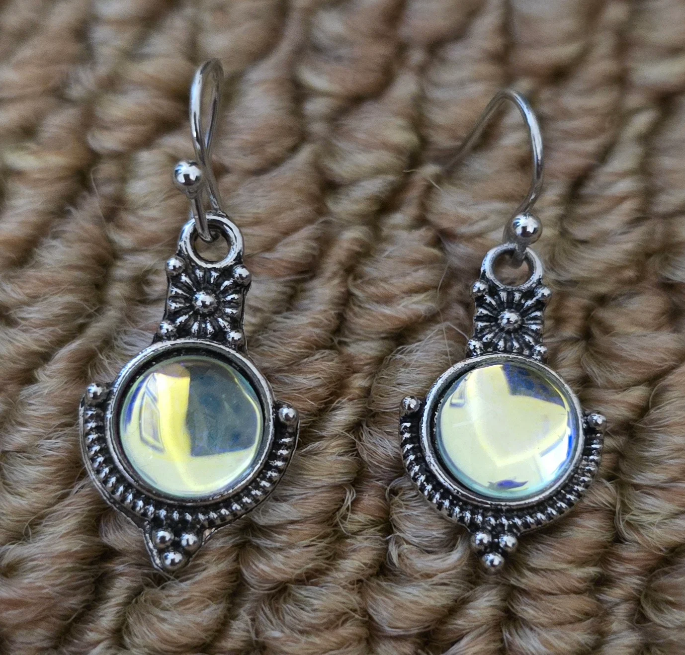 Silver Tone Moonstone Detail Earrings.