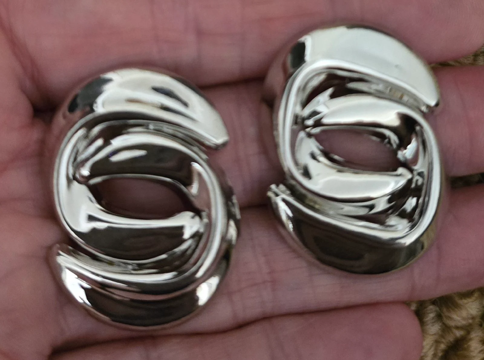 Gorgeous Silver Tone Acrylic Stud Earrings