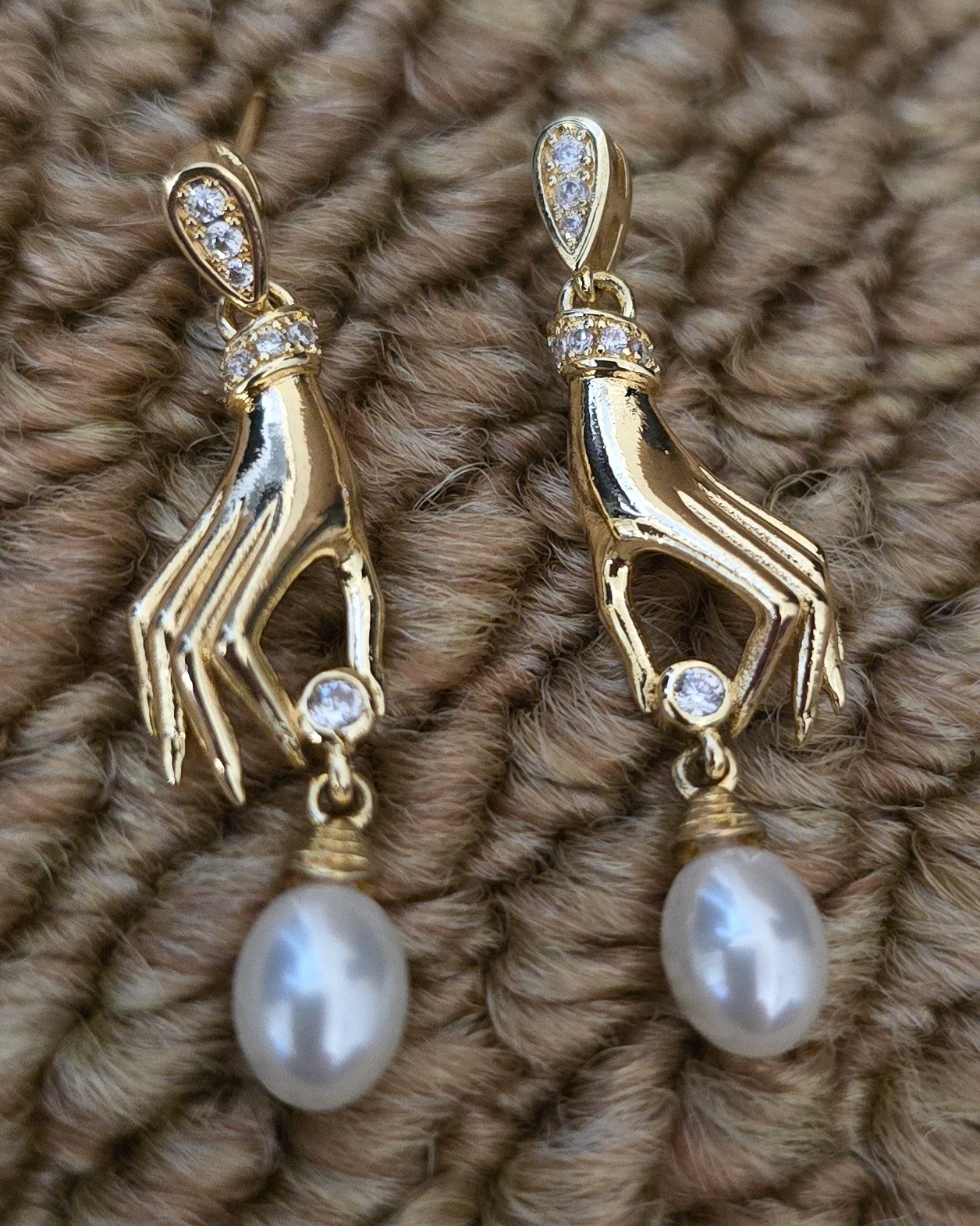 Stunning Hand Design Gold Tone Earrings with Pearl & Diamonte Detail.