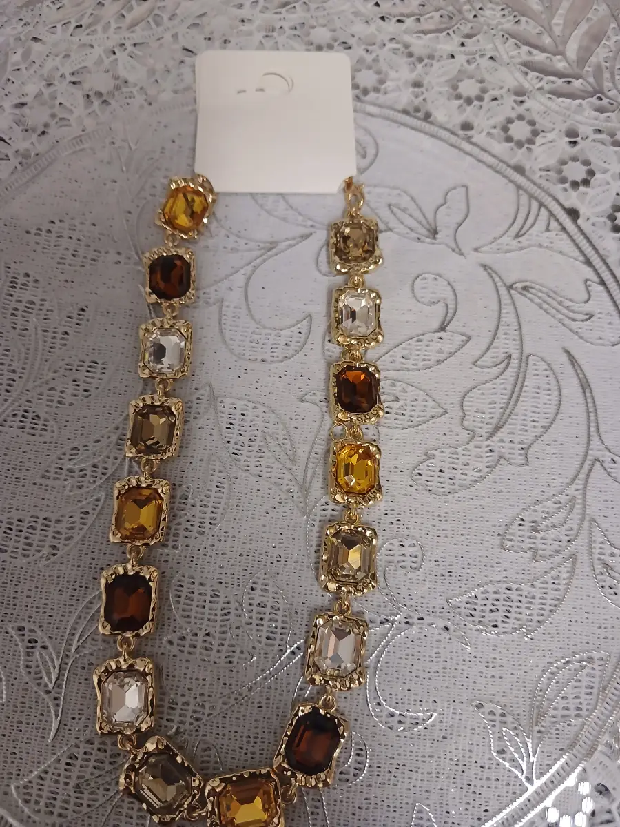 Elegant Sparkling Necklace