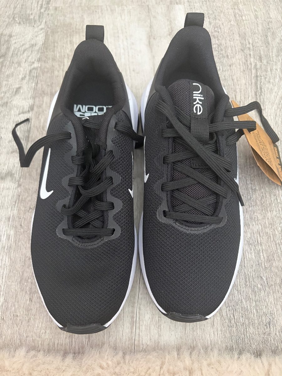 Nike Women’s UK 4 New w tags
