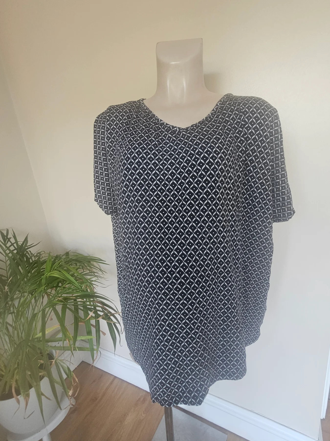 Mamas and papas maternity black white oversized t-shirt