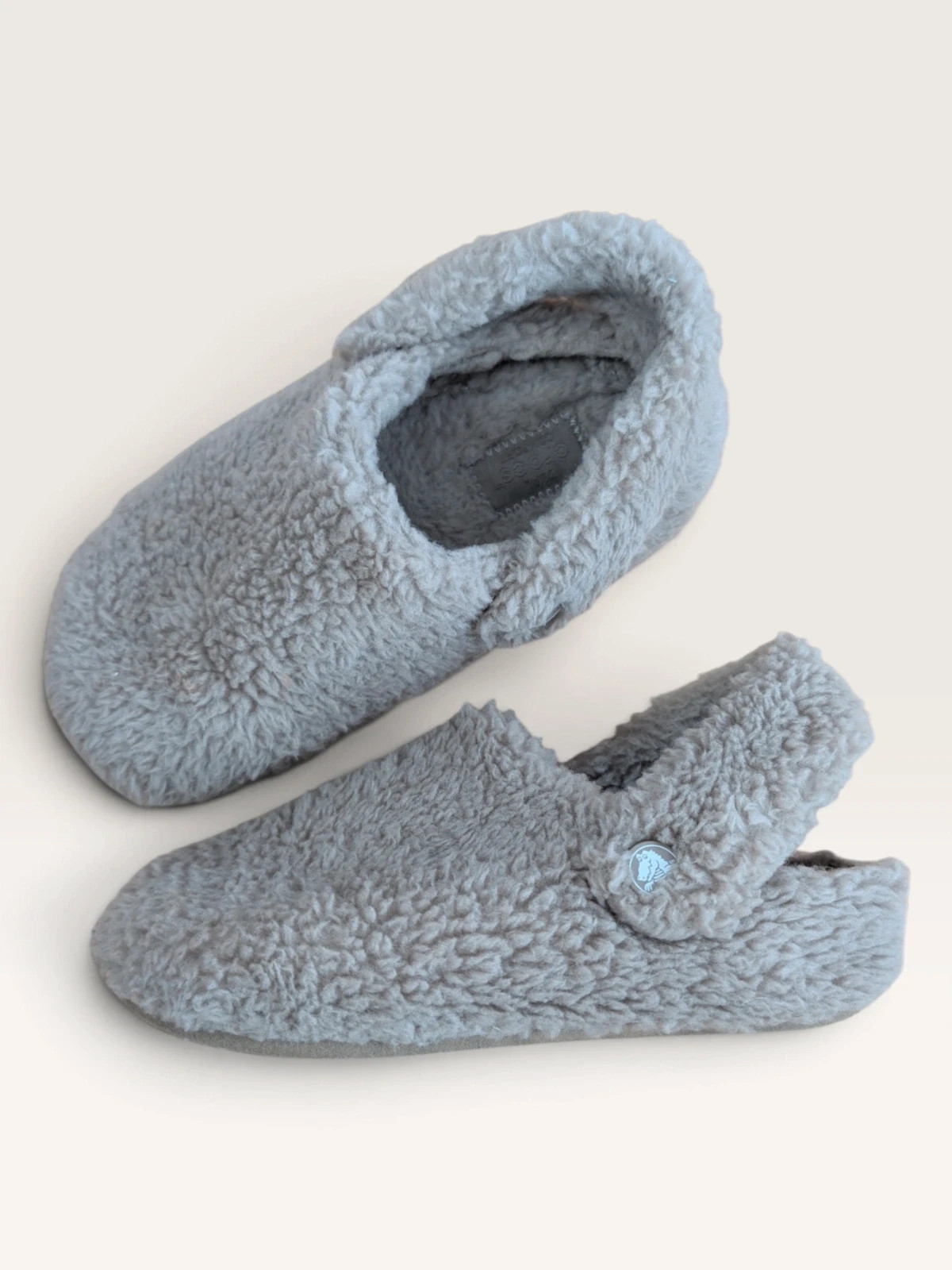 Crocs Classic Cozzzy Slippers mushroom/grey faux-fur. UK Size 2. DN4861