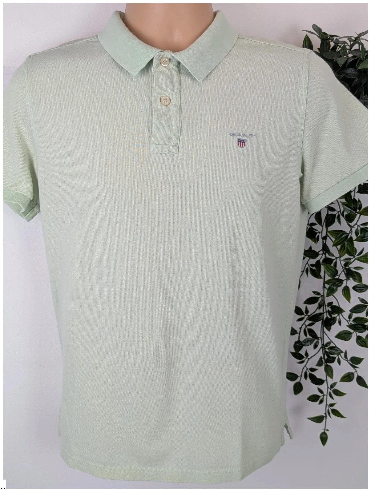 GANT pale green polo shirt. Womens medium. DN1478