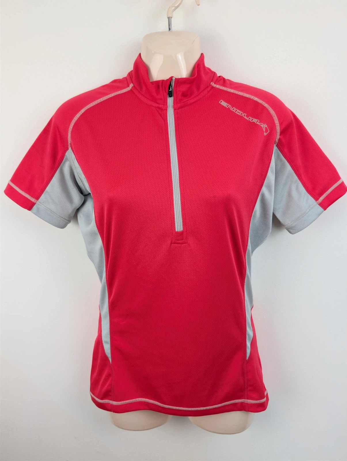Women's Endura Pulse Jersey pink half zip cycling top with back pockets. Small. DN5048