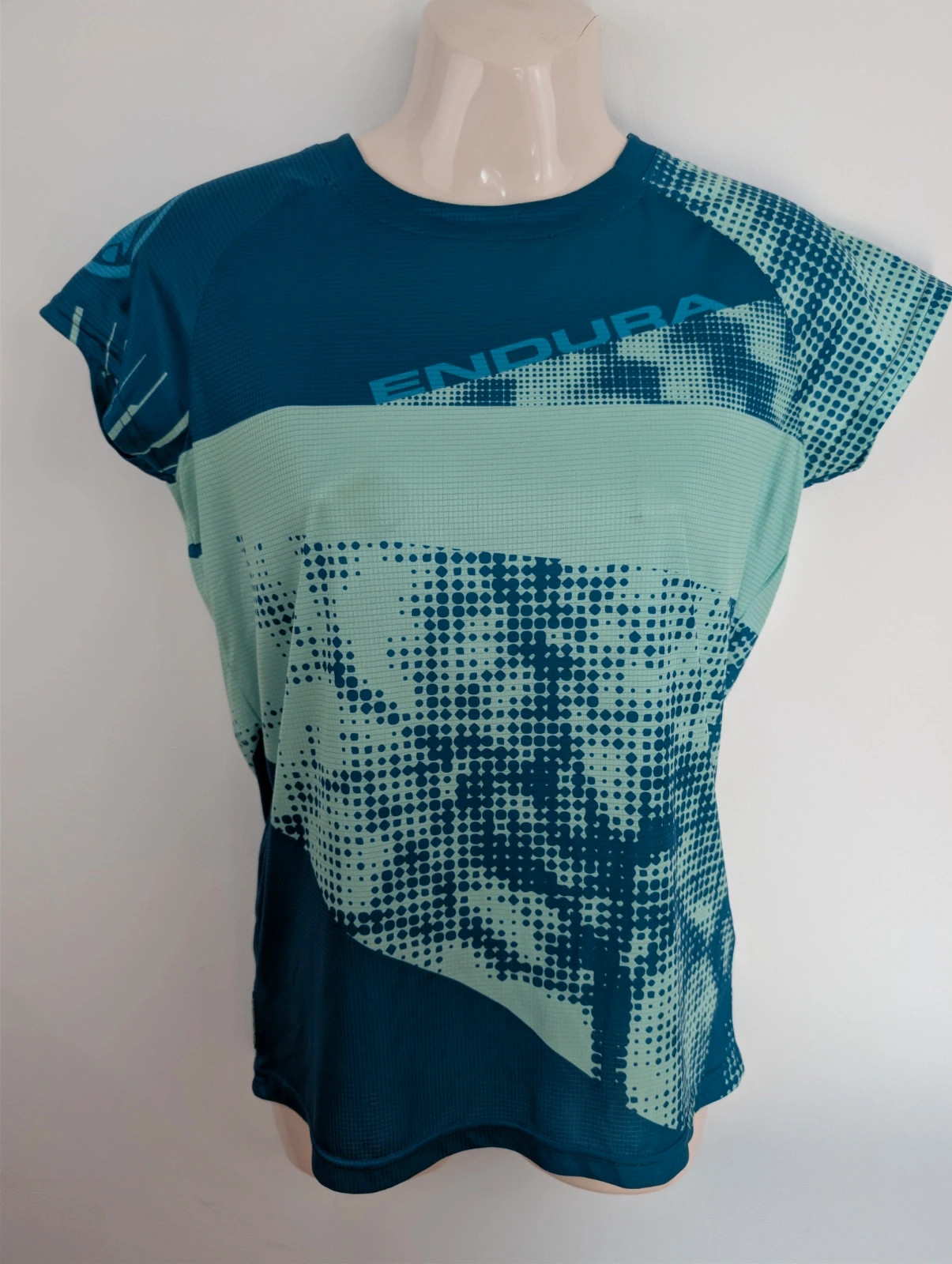 Women's Endura NWT T-shirt Single Track Dots Cycling top. Small. DN4845