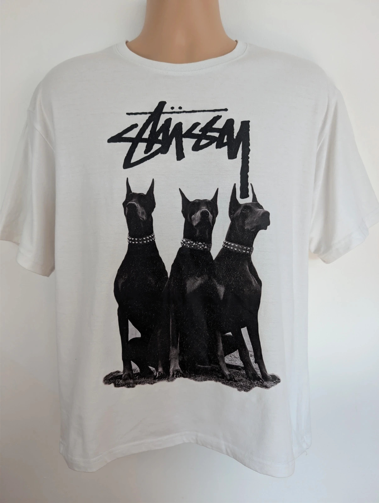 Men's Stüssy Dobermans T-shirt white crew neck. Medium. DN4850