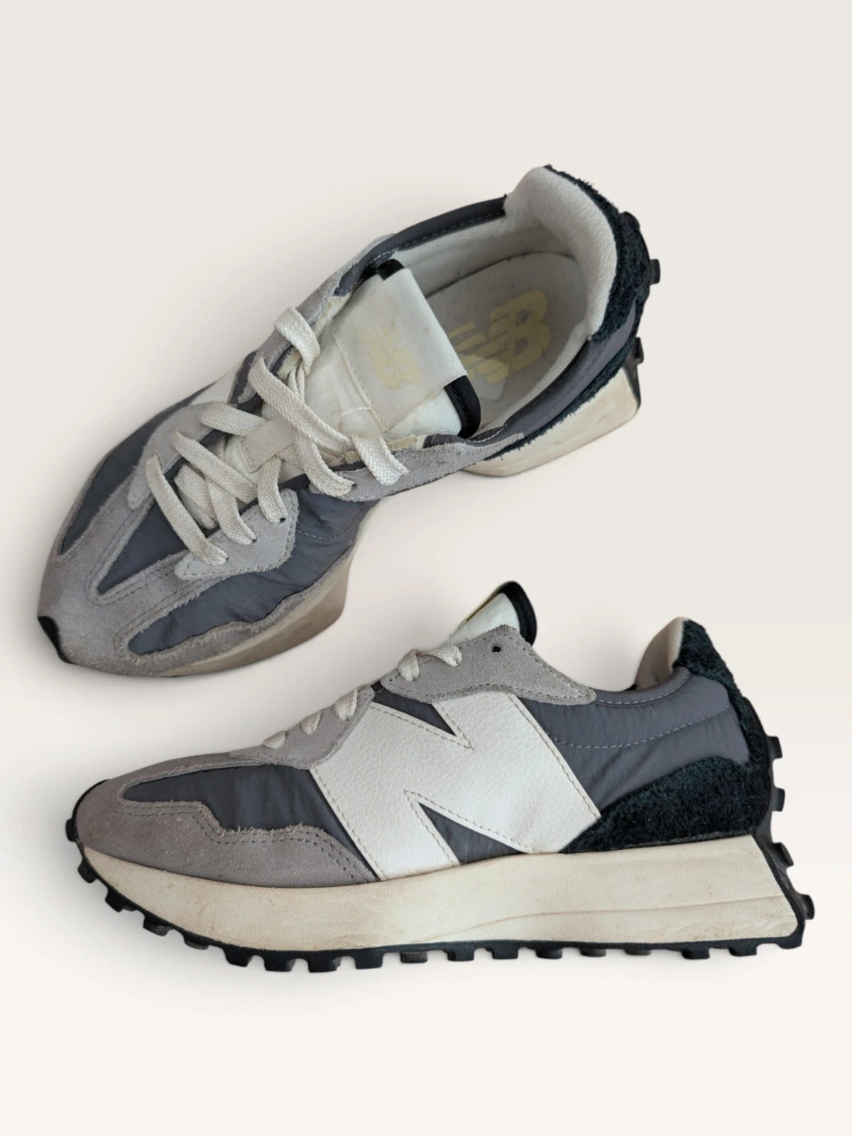 Women's New Balance 327 Trainers in magnet/castle rock grey. UK Size 3. DN4853