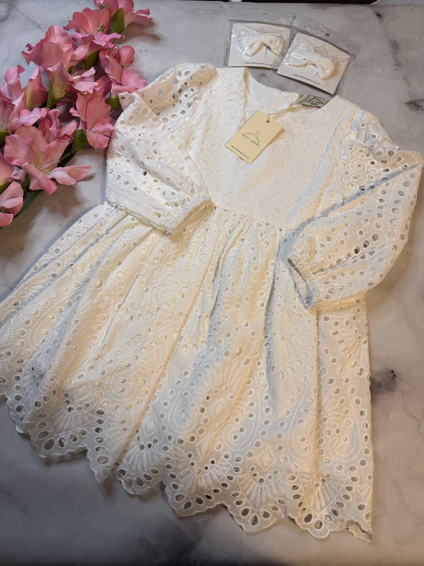 White dress with 2 matching bows 🌺5-6 years
