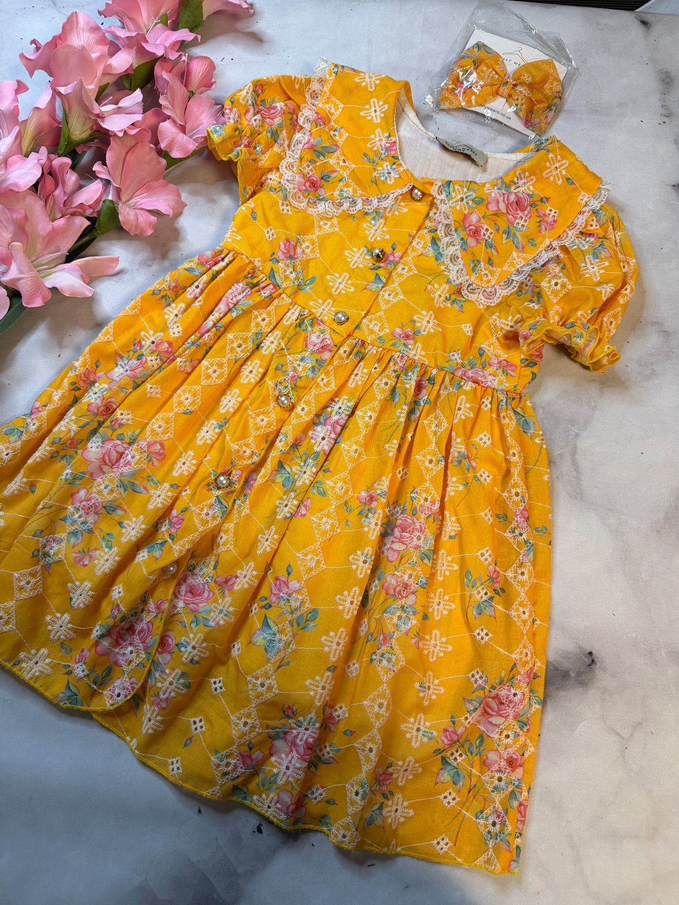 Yellow summer dress with matching bow 🌺5-6 years