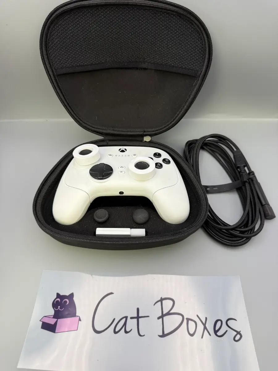 Razer Wolverine V3 Pro Wireless Xbox PC Controller - White Boxed with Case