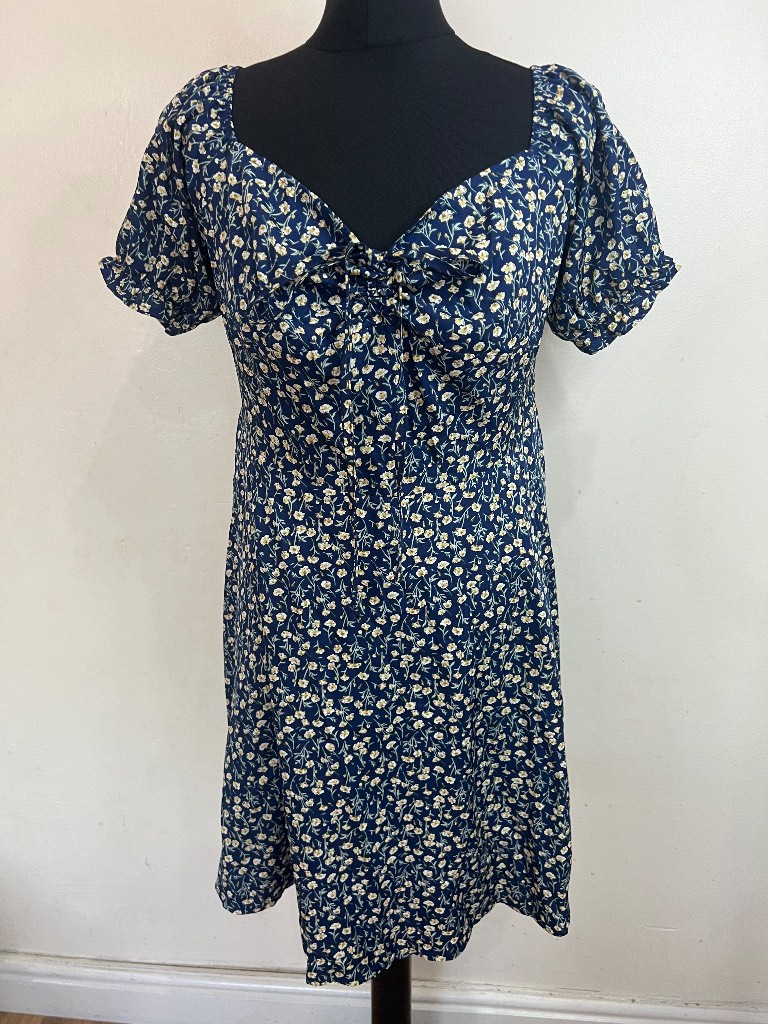 Women dress. Size XL(14uk)