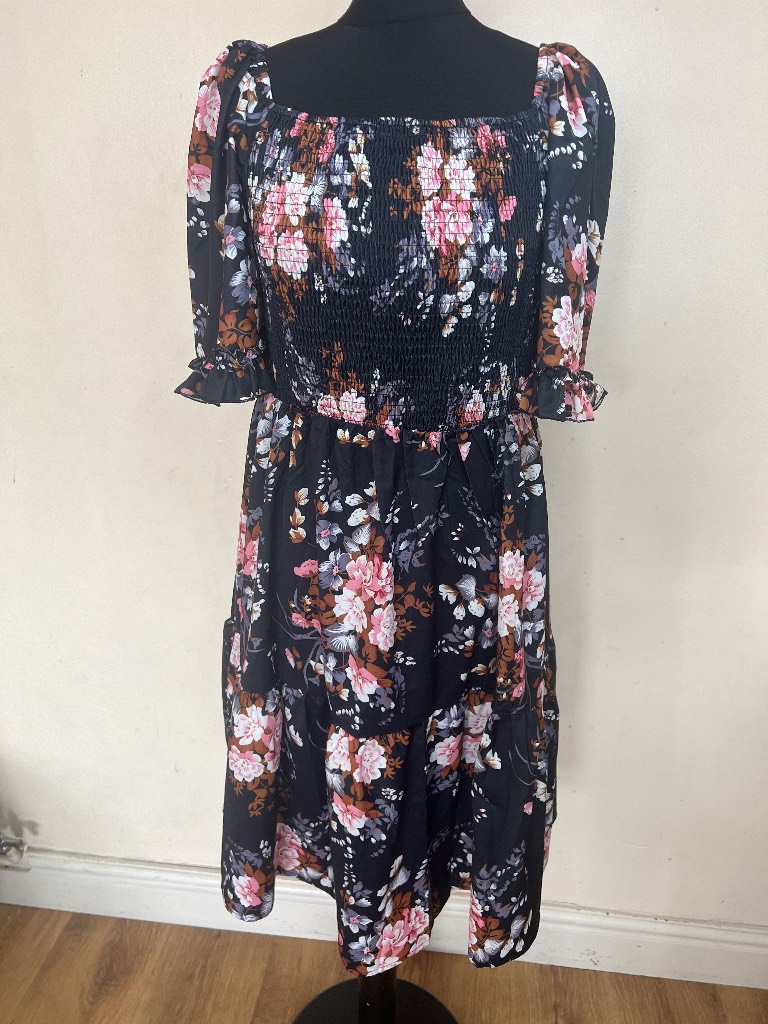 Women beautiful dress. Size XL