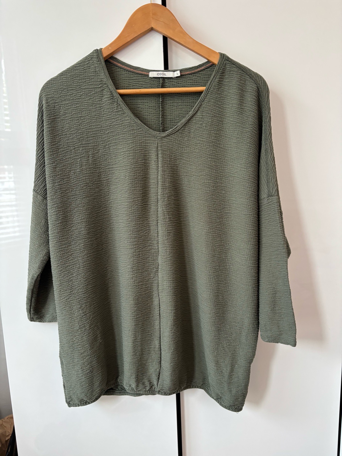 Cecil Khaki Green Textured Tunic Top | Size L | Relaxed Fit 3/4 Sleeve V-Neck