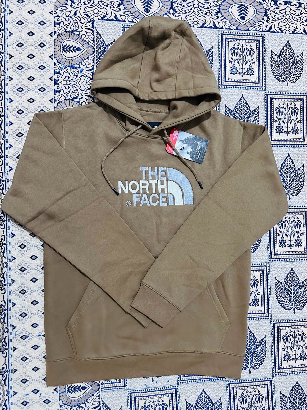 The north face man’s hoodie size XL color camel