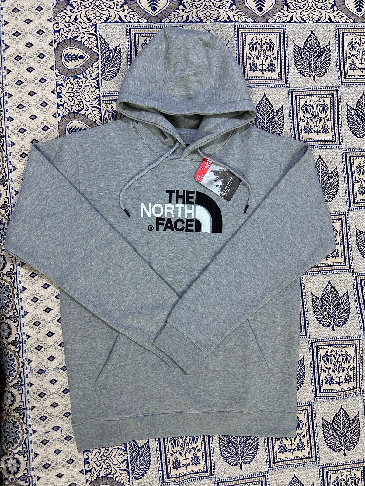 The north face man’s fleece hoodie size 2XL colour gray