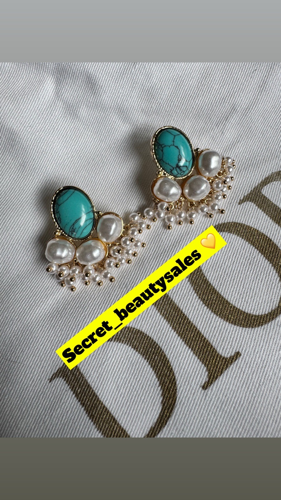 Gorgeous teal pearl vintage look stud earrings