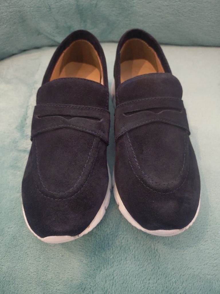 Ladies navy suede plain slip on shoe size 4