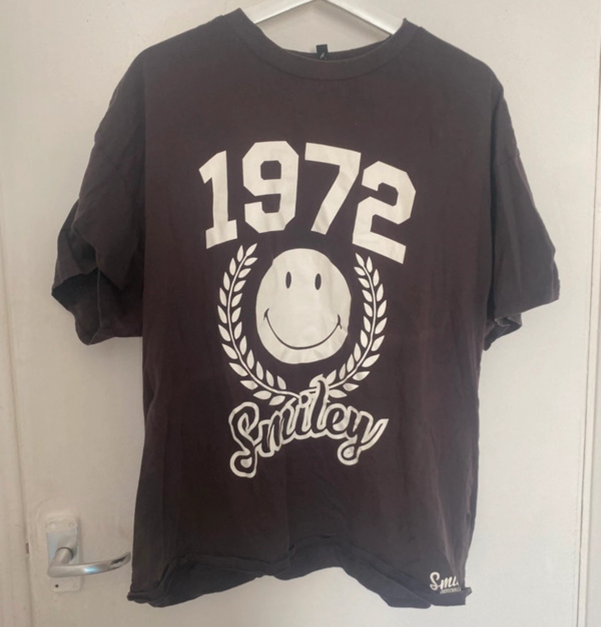 Grey smiley 1972 h&m t shirt