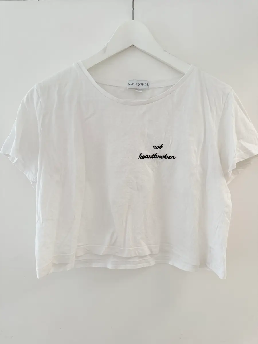 London LA Not Heartbroken Cropped White T-Shirt Size M