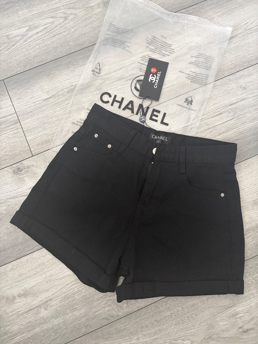 Women’s designer shorts SMALL