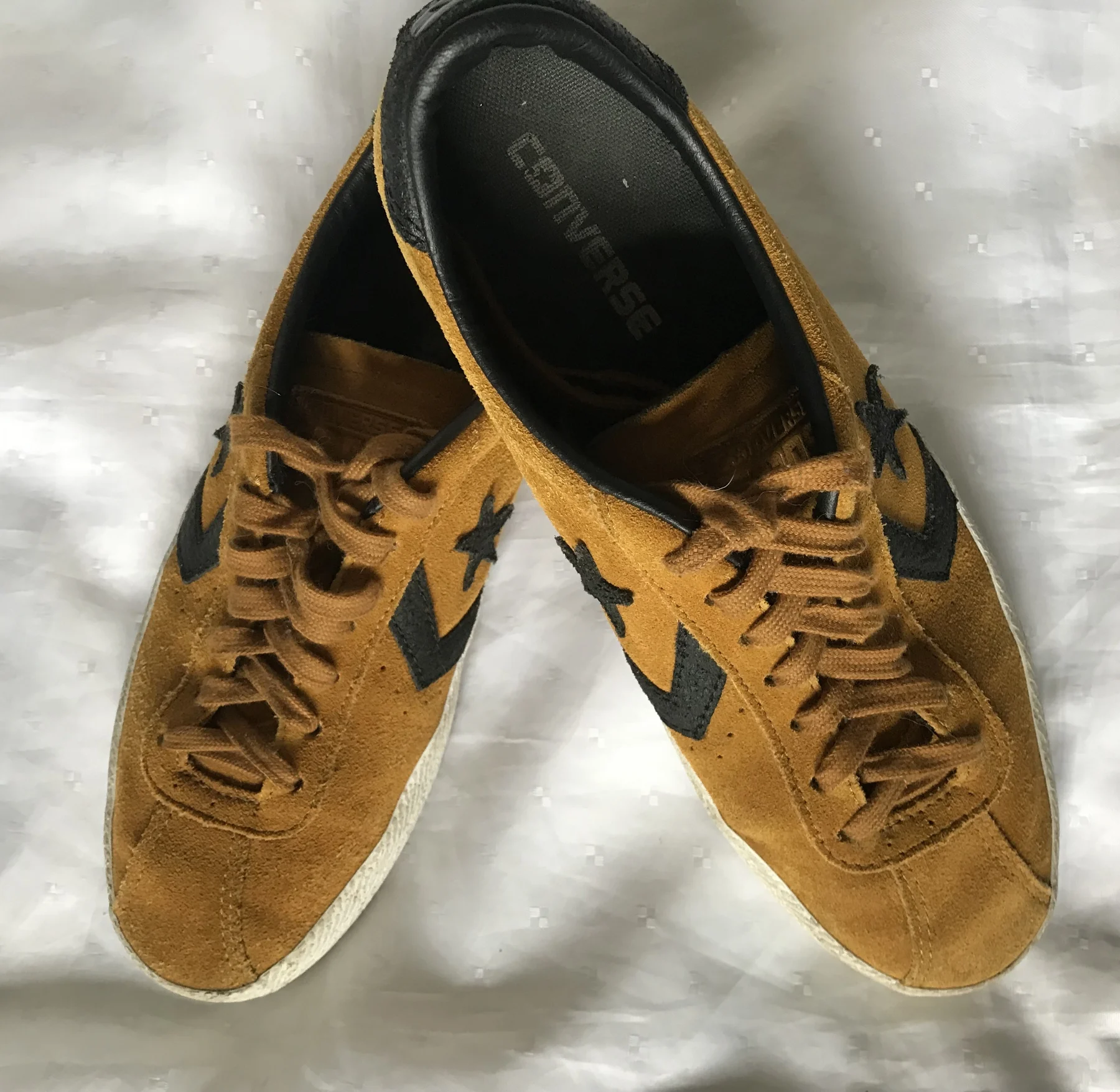 CONVERSE MUSTARD/TAN SUEDE ONE STAR & CHEVRON LOW TOP TRAINERS - UK 7 EURO 41