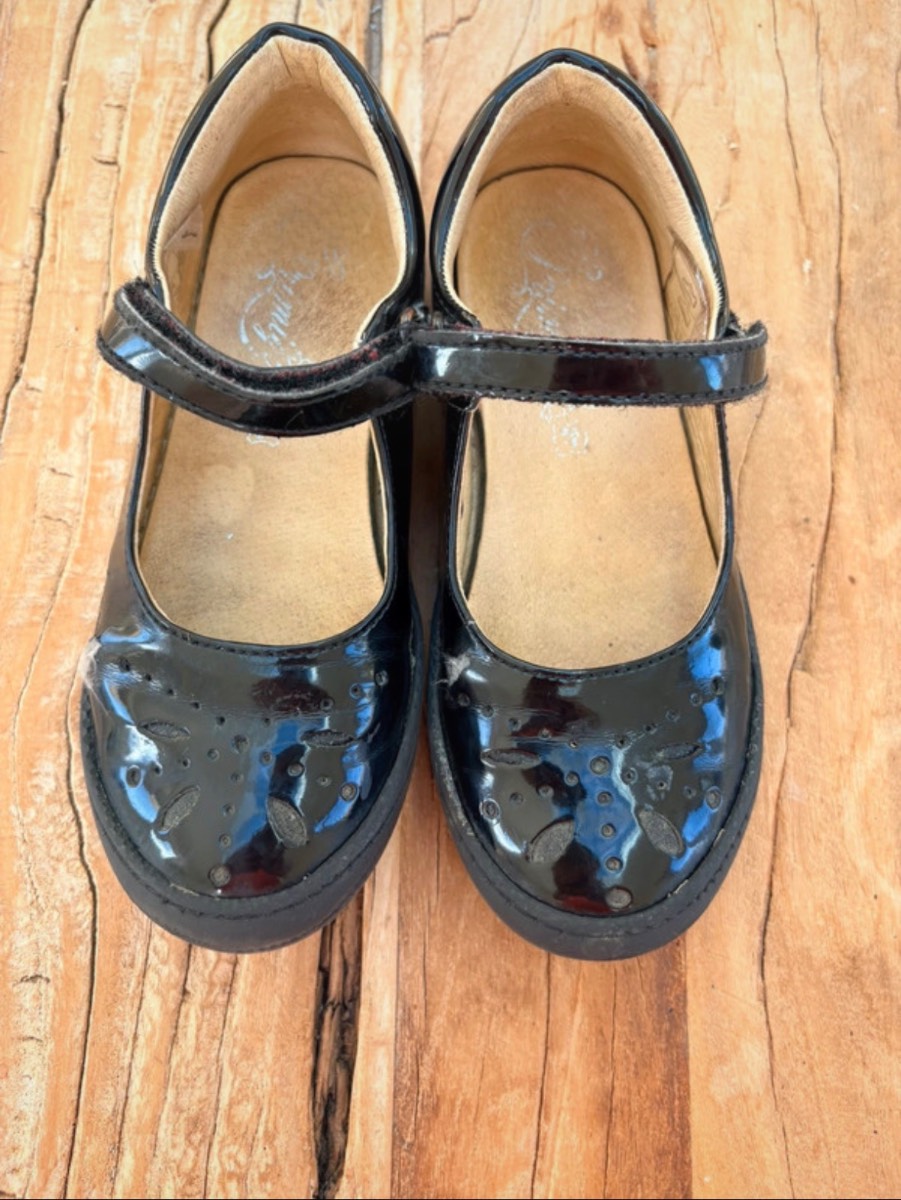 Primigi | girls patent leather school shoes | size 27