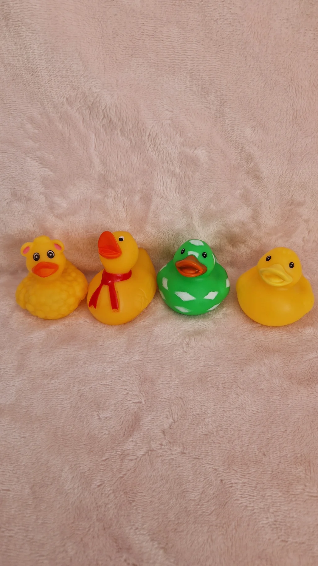 4x Brand New Different Design Rubber Ducks Bundle-Bath toys