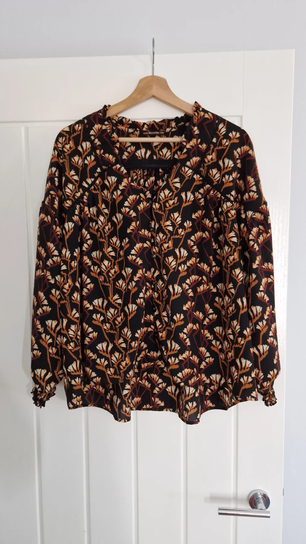 Brand New Rue Mazarine Ruffle Neck Long Sleeve Top/Shirts S/M