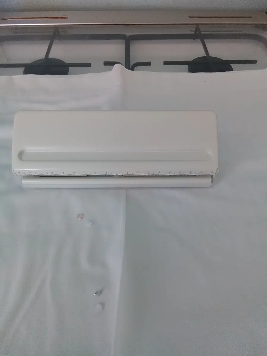 Metal paper punch