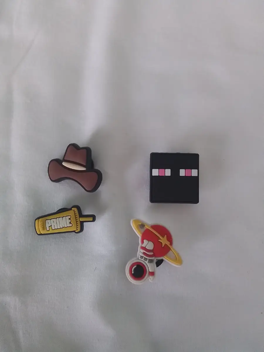 4 shoe charms