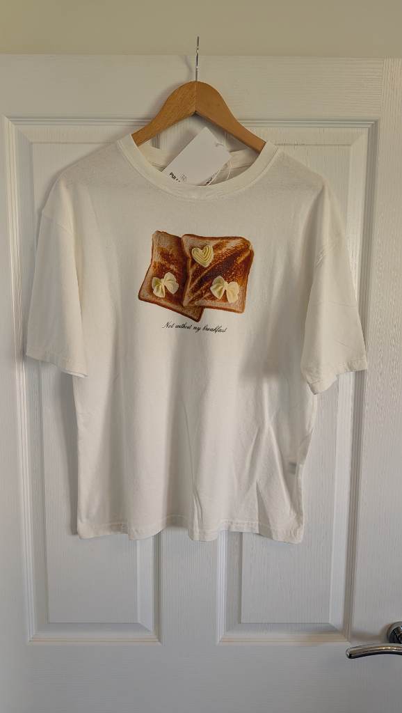 cream pull & bear t-shirt