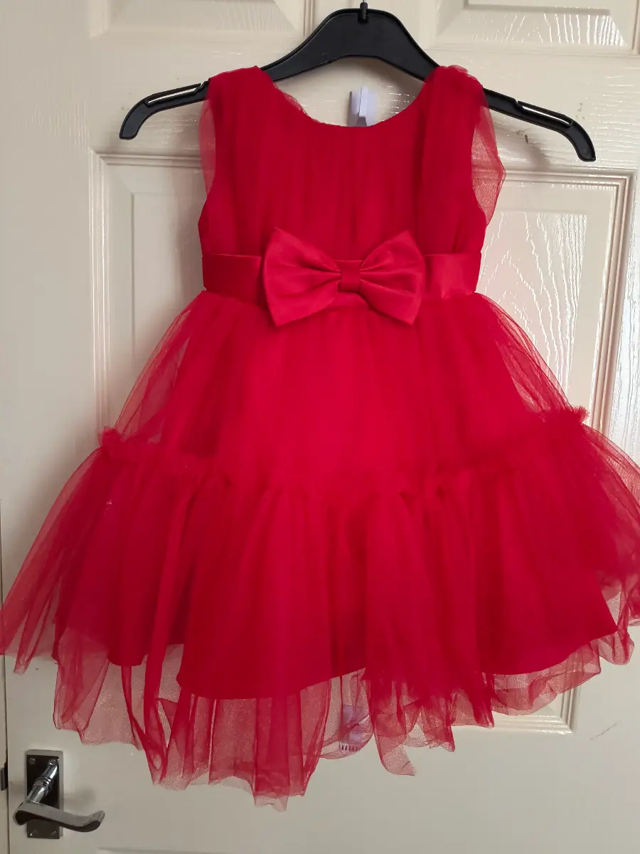 Extremely beautiful girl red dress size100