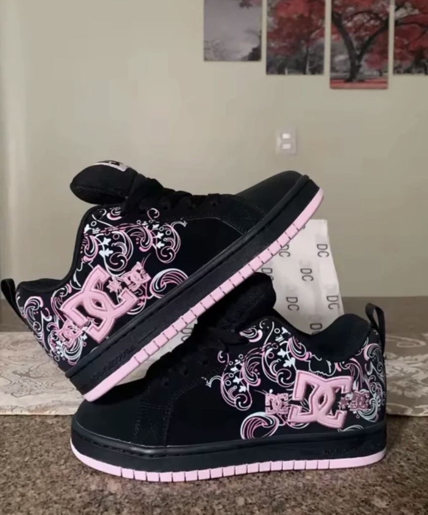 DC shoes pink black trainers UNISEX emo alt alternative gothic goth punk skater girl scene Y2K UK 4