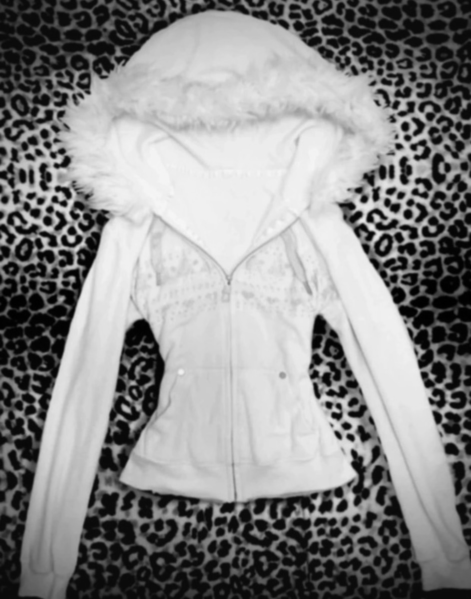 White Fur Hood Y2K Inspo Ootd Alternative Winter Grunge Style Fashion 2000s Y2K Snow Angel Emo Core