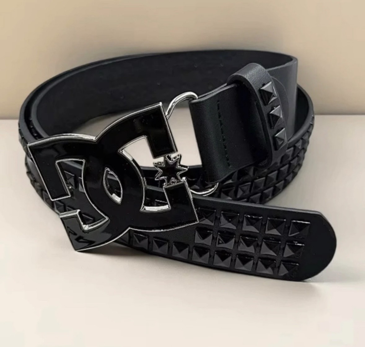 Black DC studded belt dc shoes skater 2000s alternative emo alt Y2K accessories
