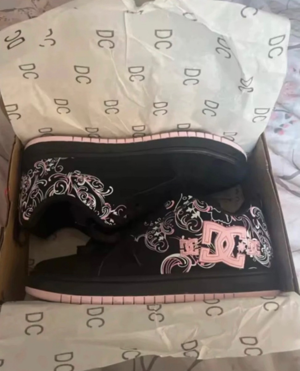 DC shoes pink black trainers UNISEX emo alt alternative gothic punk skater girl scene Y2K UK 5