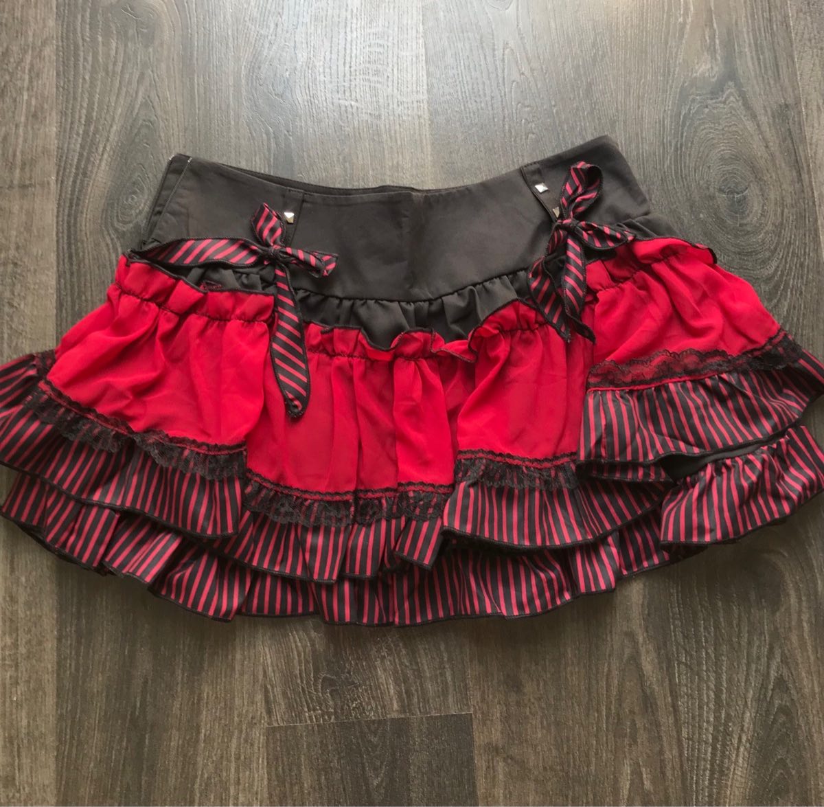 Black red burgundy mini skirt kawaii harajuku Japanese anime Lolita gothic punk emo scene bows Y2K M