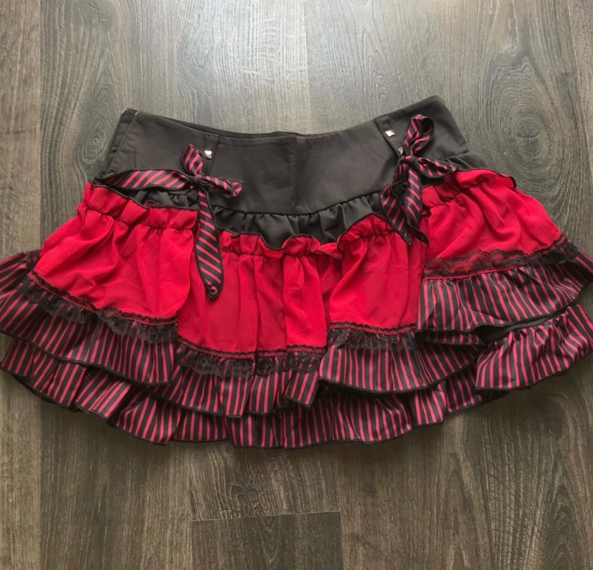 Black red burgundy mini skirt kawaii harajuku Japanese anime Lolita gothic punk emo scene bows Y2K M