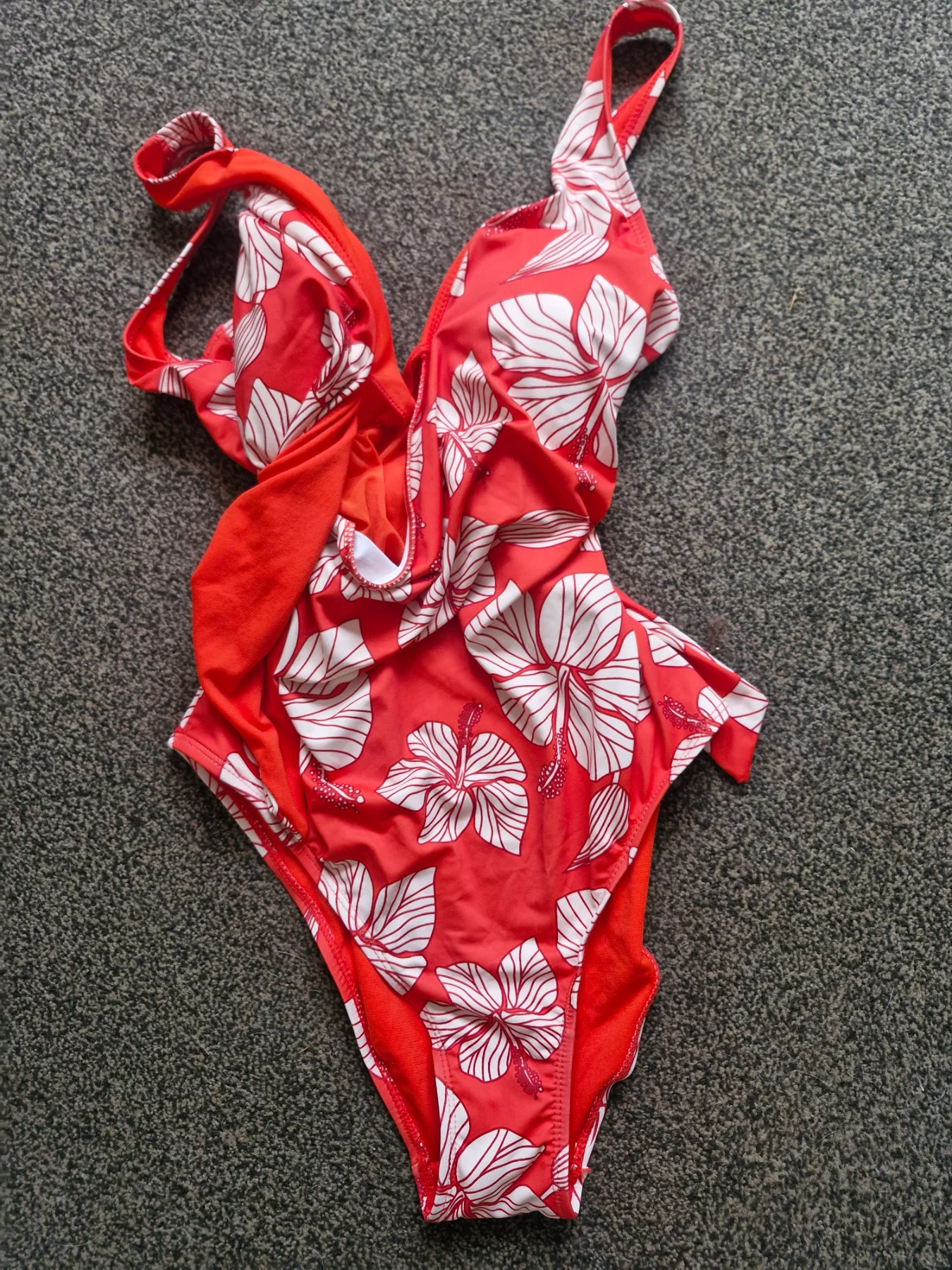 New swimsuit fits 10/12 no label