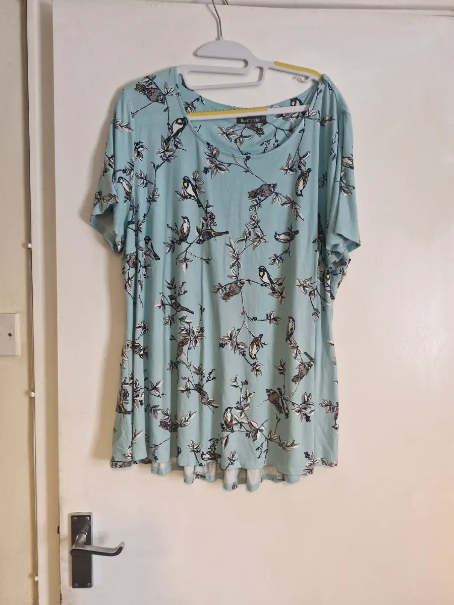 Bonmarche bird top size 24 vgc