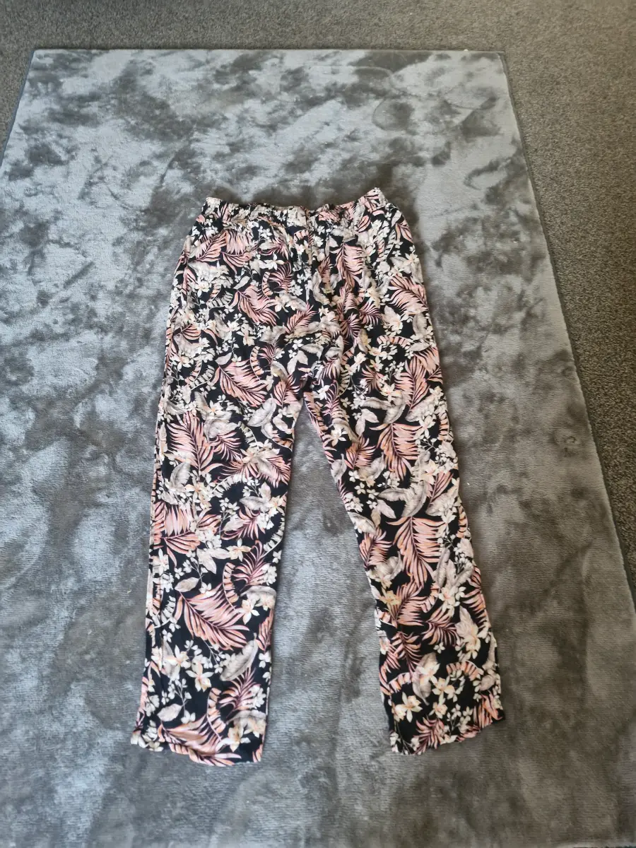 New look curves elasticated trousers size 22