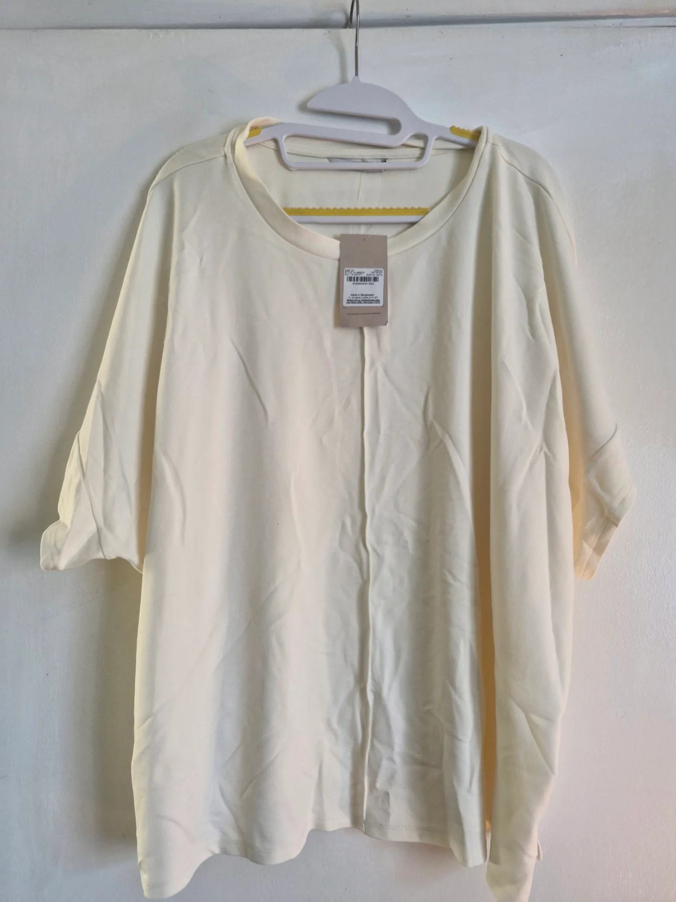 Bnwt tu womens cream tshirt size 24