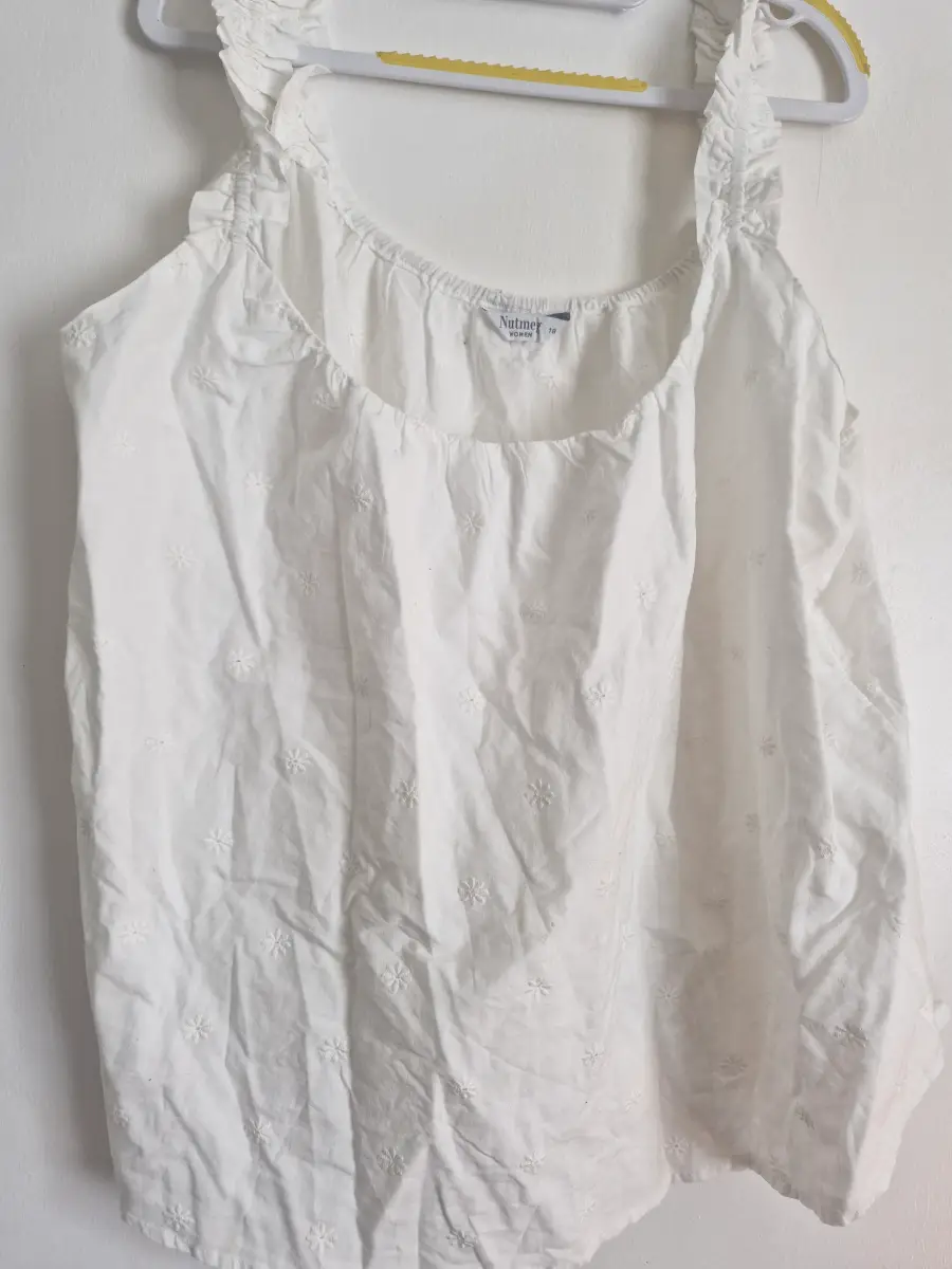 Nutmeg summer vest top size 18