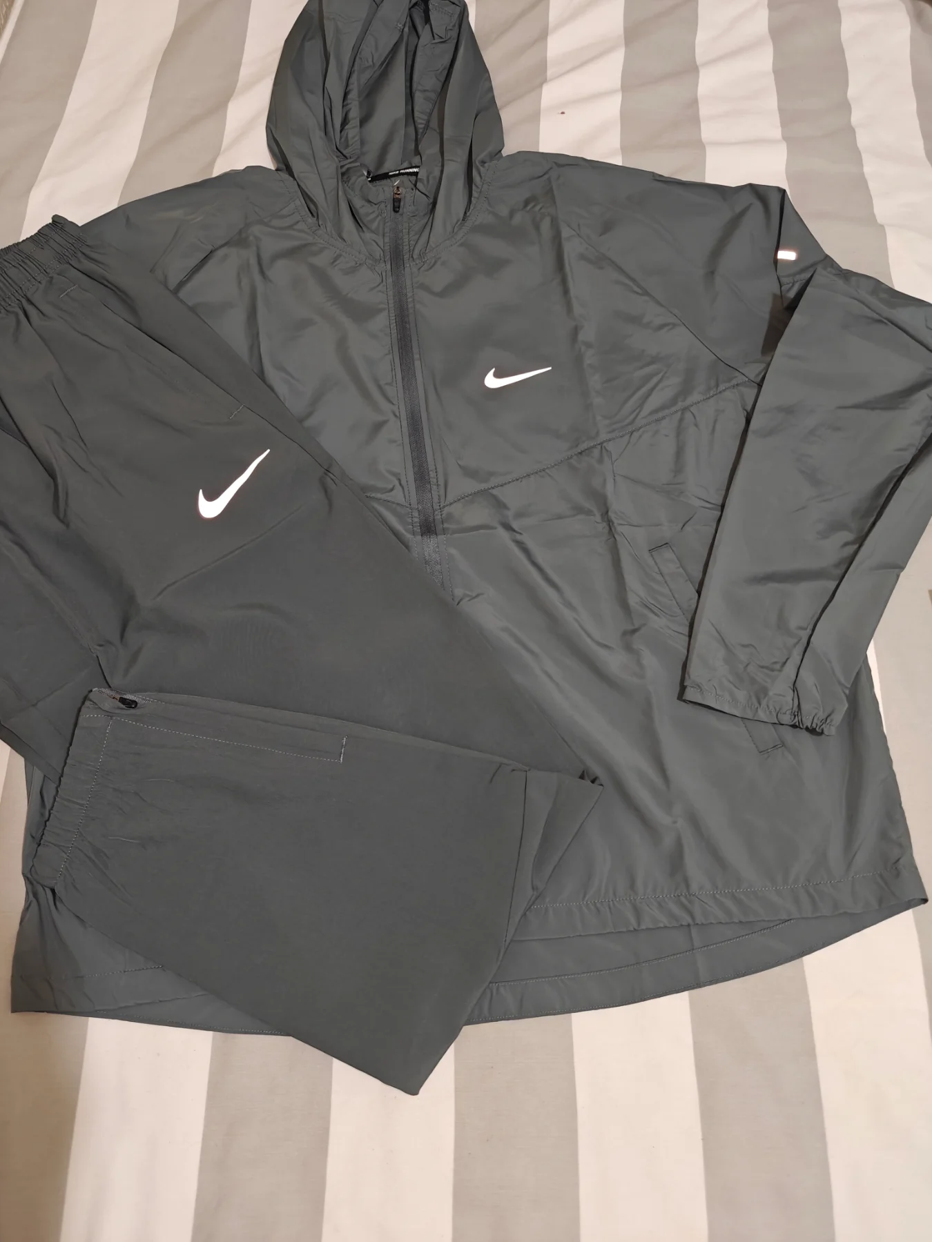 Nike Miler Repel Running Jacket & Matching Woven Running Pants