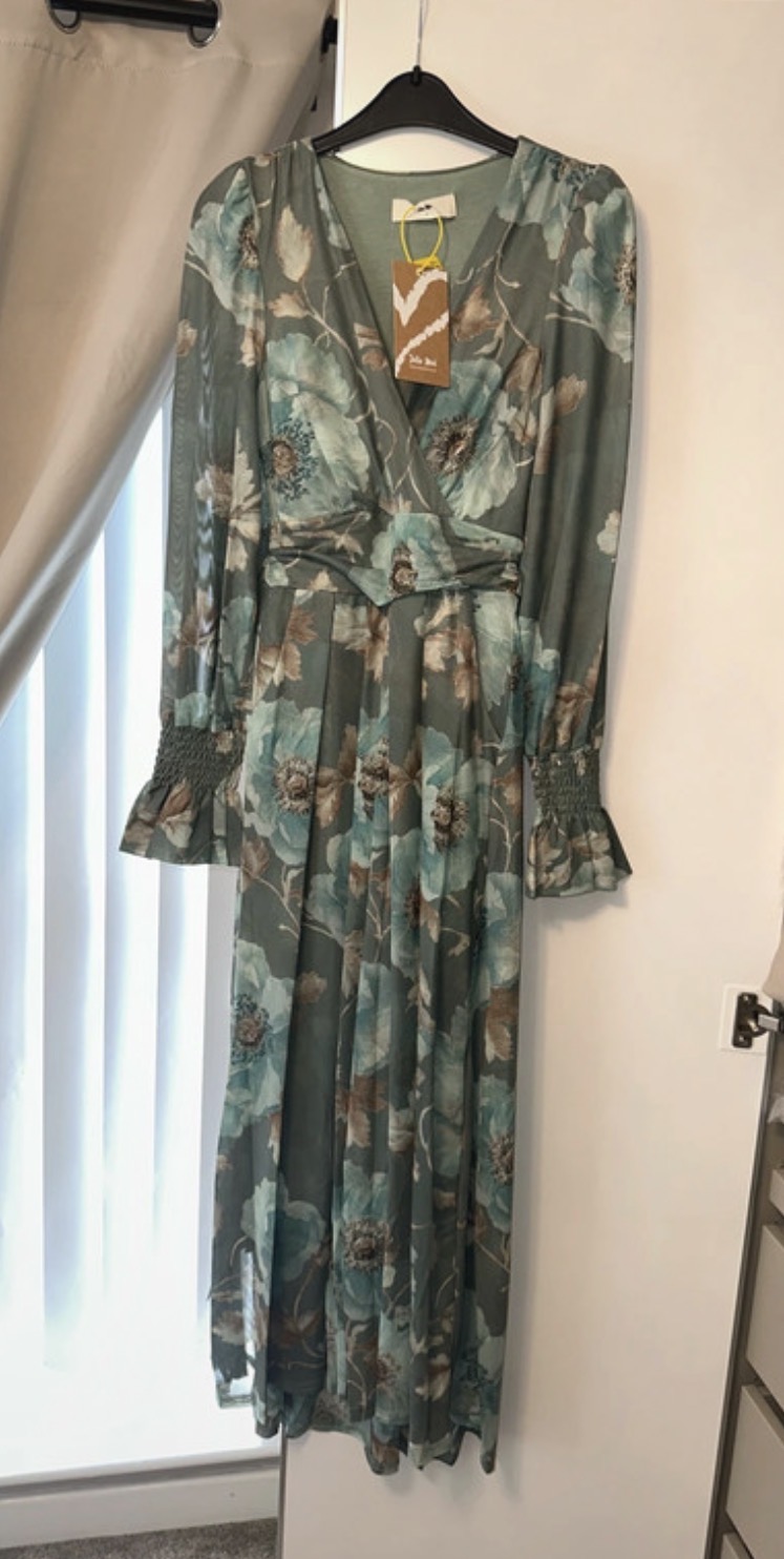 Size 8 Jolie Moi Green Long Sleeve V-Neck Mesh Maxi Dress